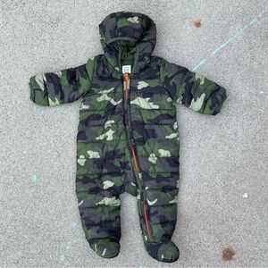 Baby Gap Bunting Snow suit 6-12 months Camo green preloved winter cold hooded